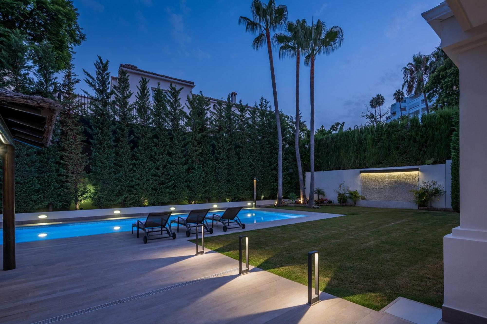 Villa New Zacaluca Pool Sauna & Gym - Happy Rentals 马尔韦利亚 外观 照片