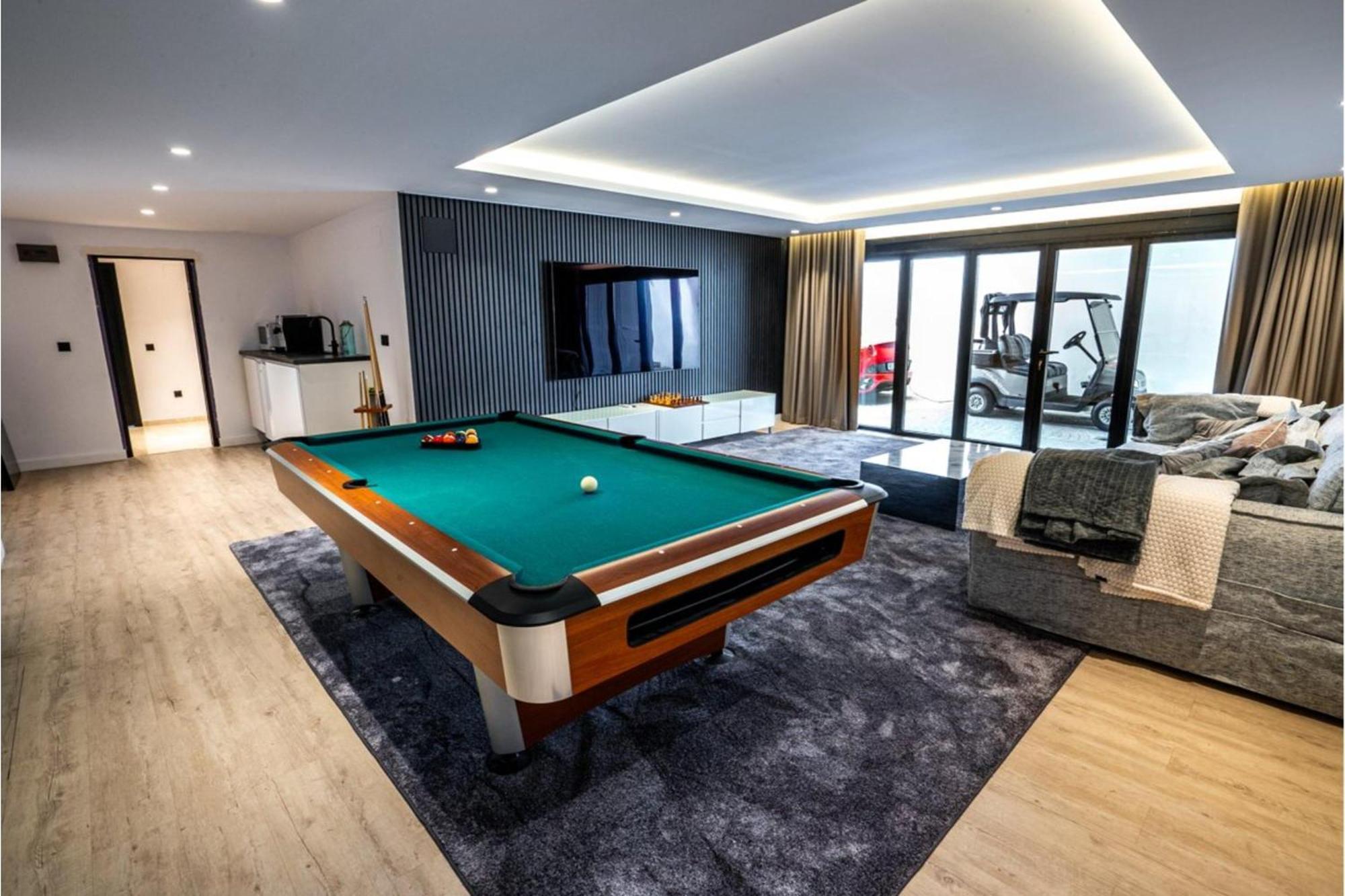 Villa New Zacaluca Pool Sauna & Gym - Happy Rentals 马尔韦利亚 外观 照片
