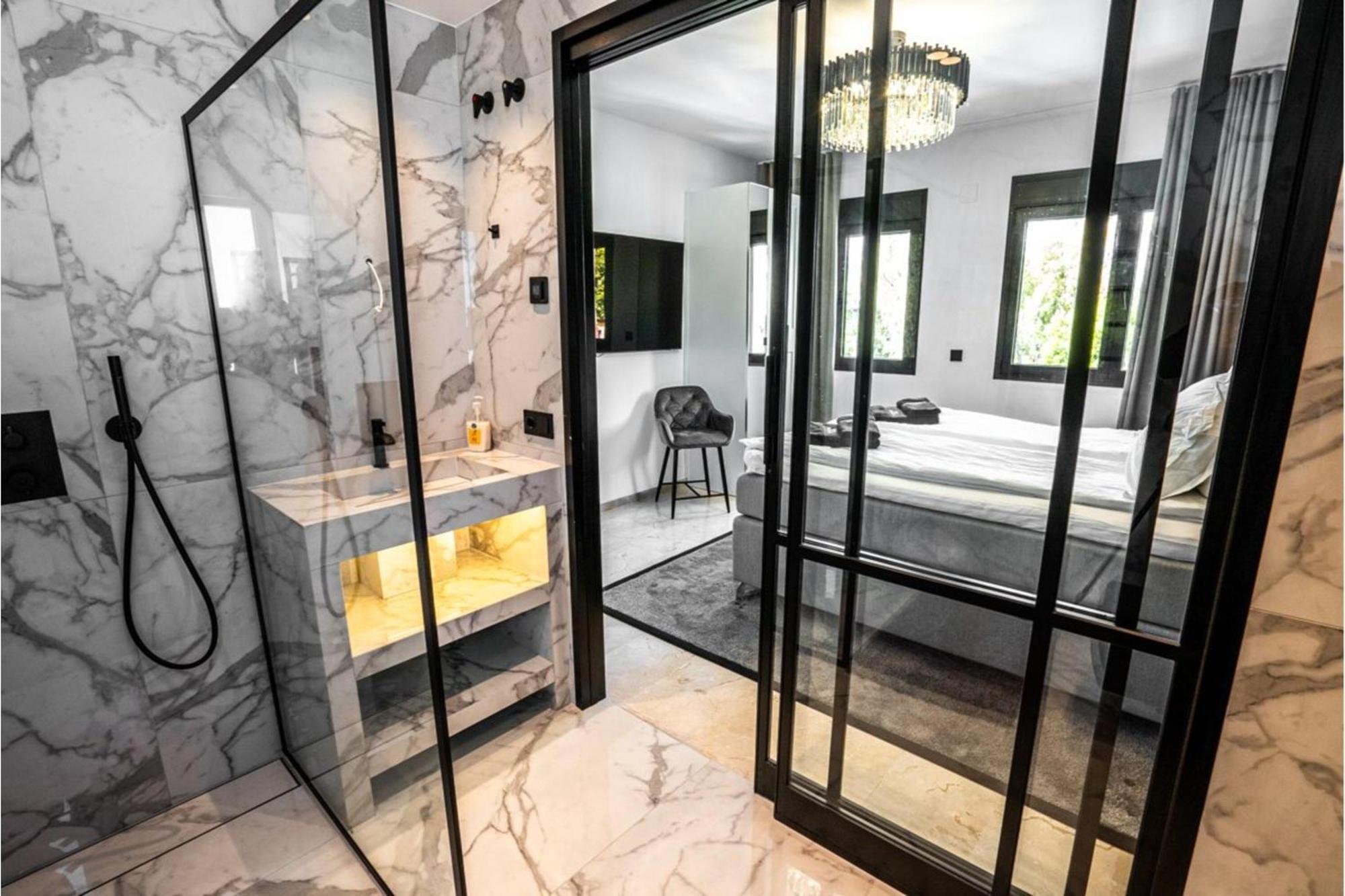 Villa New Zacaluca Pool Sauna & Gym - Happy Rentals 马尔韦利亚 外观 照片