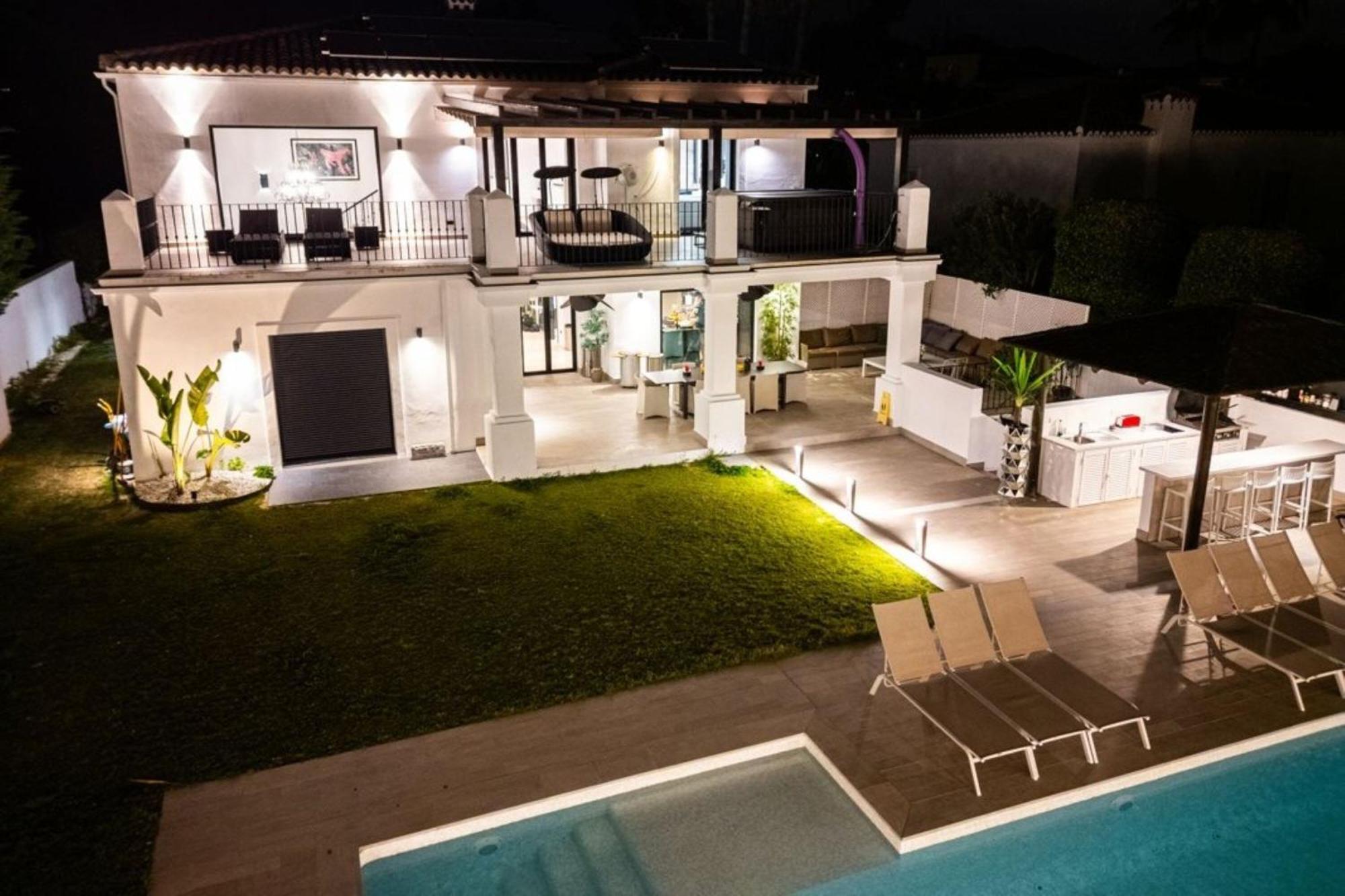 Villa New Zacaluca Pool Sauna & Gym - Happy Rentals 马尔韦利亚 外观 照片