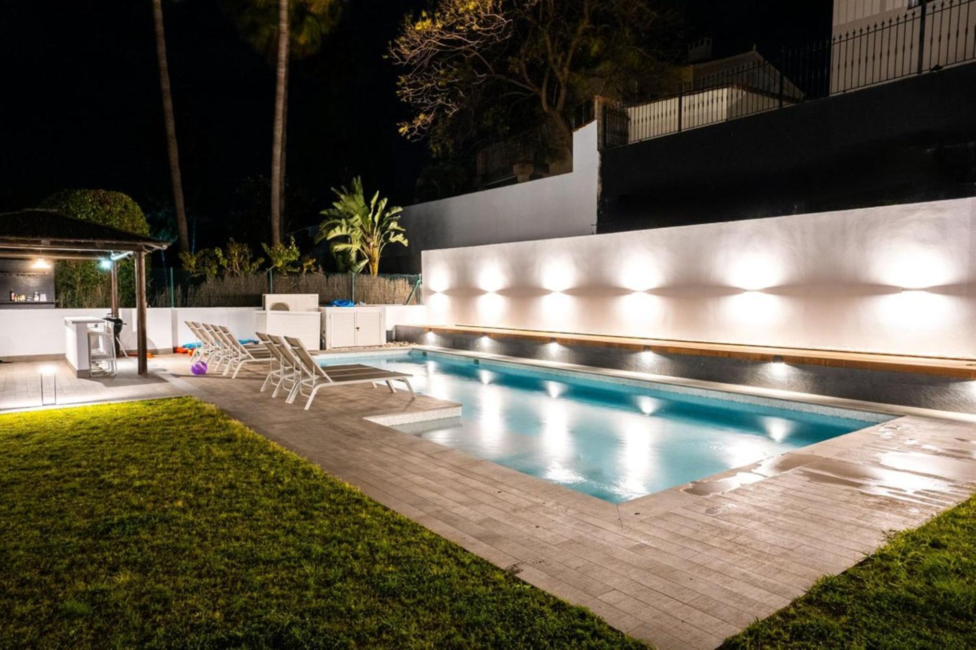 Villa New Zacaluca Pool Sauna & Gym - Happy Rentals 马尔韦利亚 外观 照片