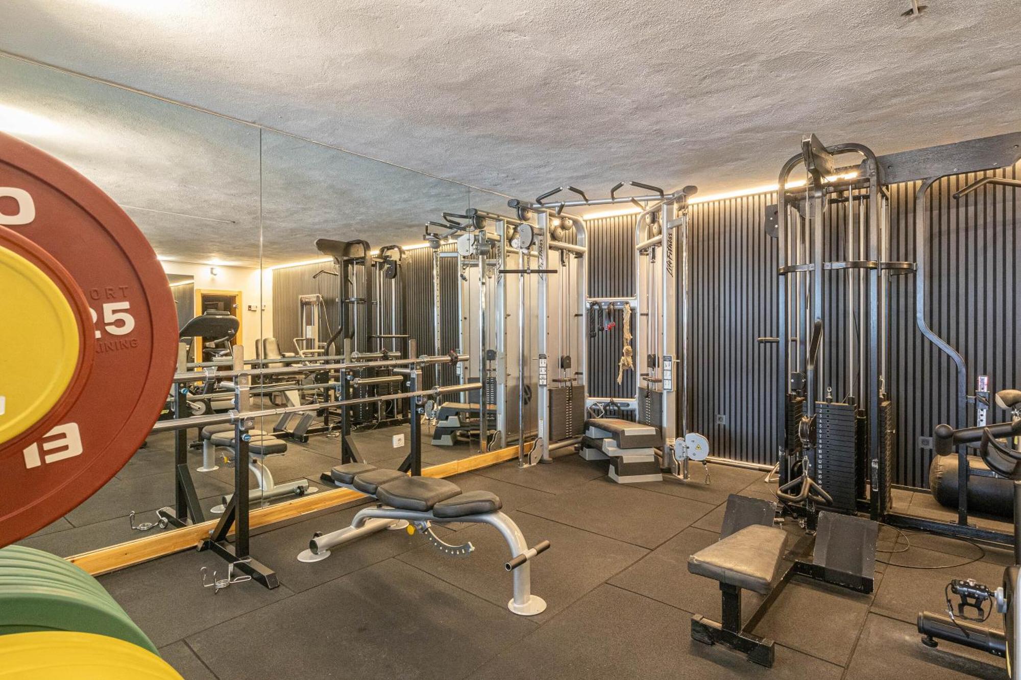 Villa New Zacaluca Pool Sauna & Gym - Happy Rentals 马尔韦利亚 外观 照片