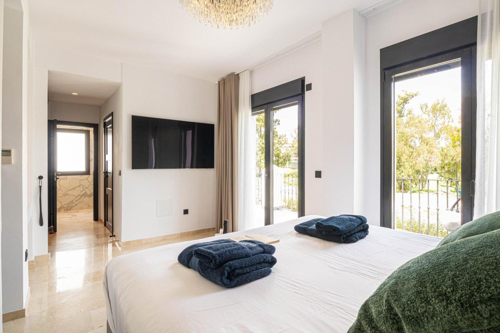 Villa New Zacaluca Pool Sauna & Gym - Happy Rentals 马尔韦利亚 外观 照片