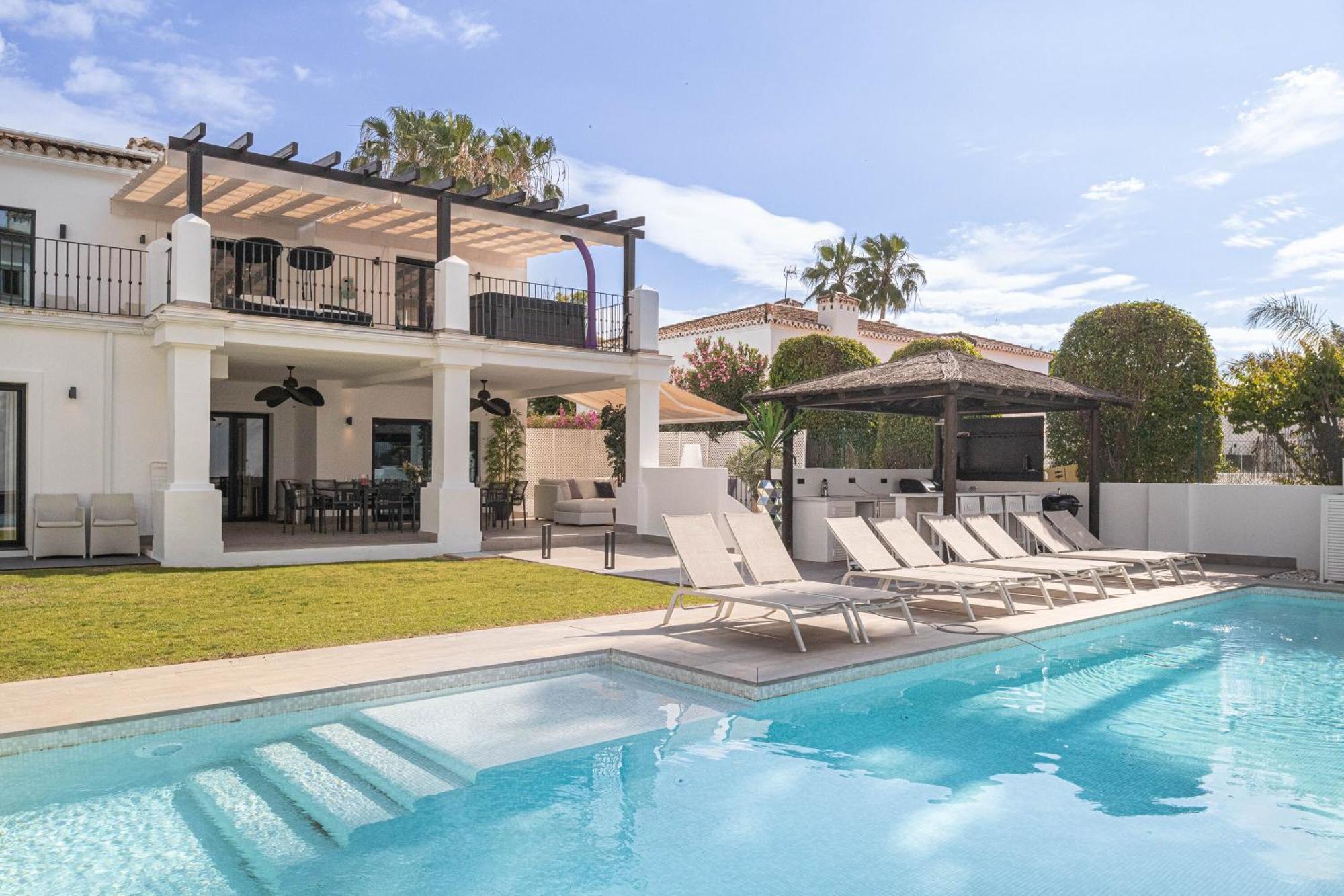 Villa New Zacaluca Pool Sauna & Gym - Happy Rentals 马尔韦利亚 外观 照片