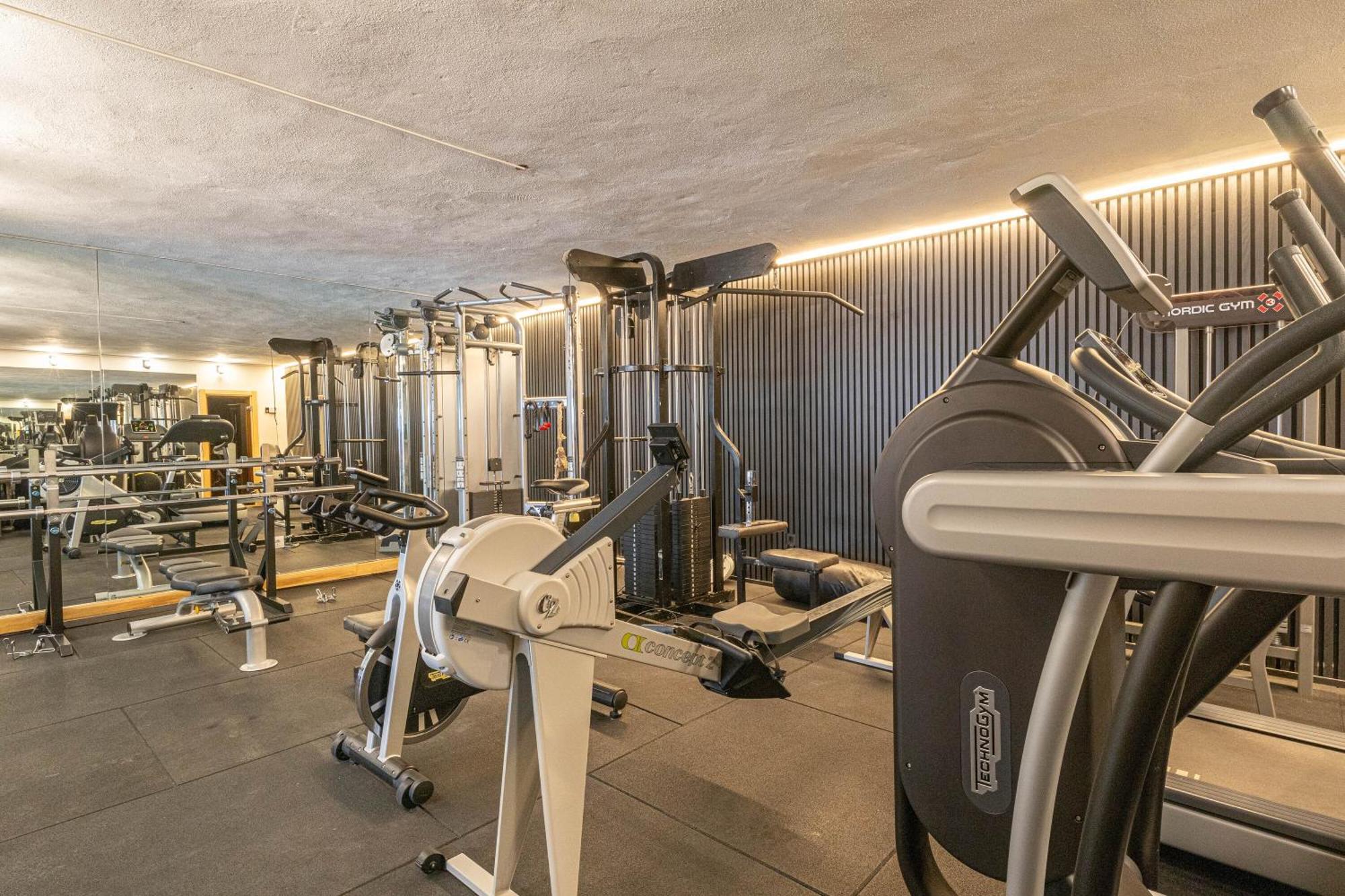 Villa New Zacaluca Pool Sauna & Gym - Happy Rentals 马尔韦利亚 外观 照片