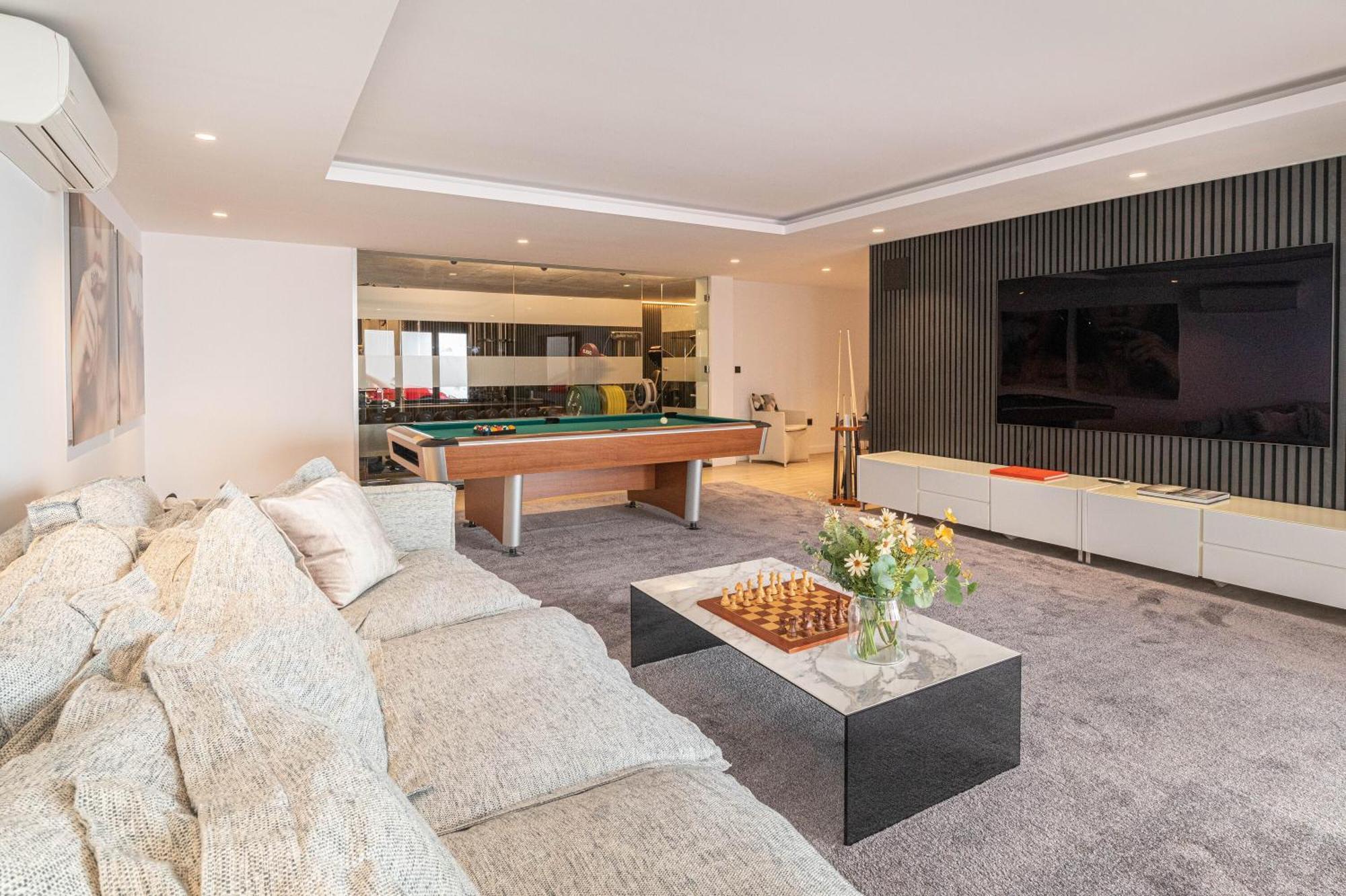 Villa New Zacaluca Pool Sauna & Gym - Happy Rentals 马尔韦利亚 外观 照片